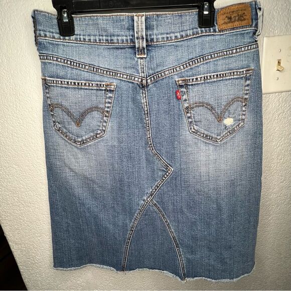 Levi's Jeans Denim Medium Blue Wash Skirt Western Country Festival Raw Hem Sz 12 - Picture 3 of 10